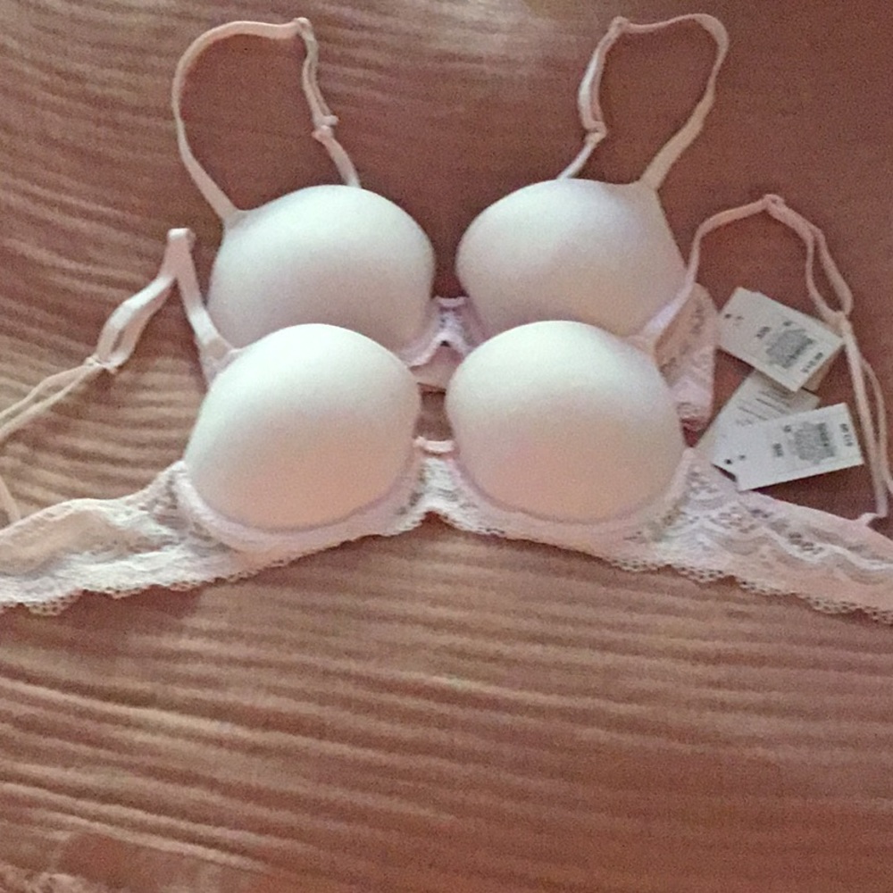 NWT set of 2 bras 32b
